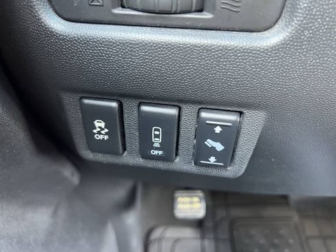 Used 2014 Nissan Titan SV w/ SV Premium Utility Package AWD/4WD image 14