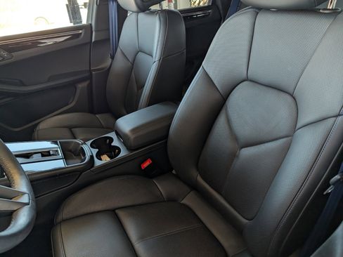 Used 2023 Porsche Macan Turbo image 8