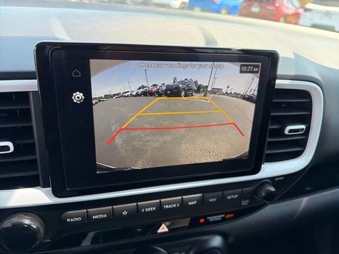 Used 2024 Hyundai Venue Limited FWD image 23