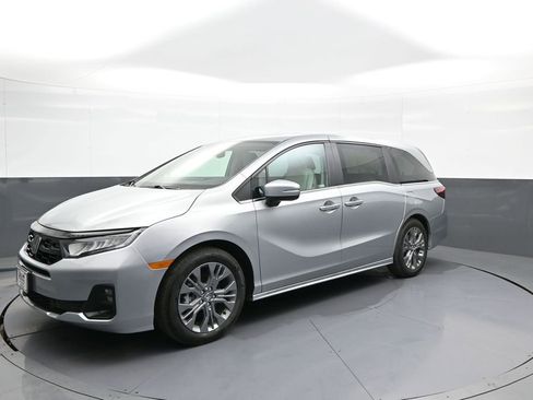 Certified 2025 Honda Odyssey Touring image 10