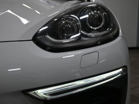 Used 2018 Porsche Cayenne Platinum Edition image 33