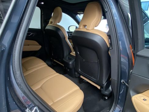 Used 2020 Volvo XC60 T5 Momentum AWD/4WD image 11