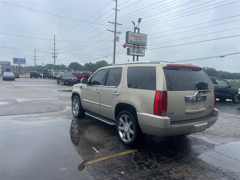 Used 2011 Cadillac Escalade Luxury AWD/4WD image 7
