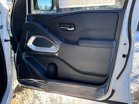 Used 2025 Nissan Frontier SV image 19