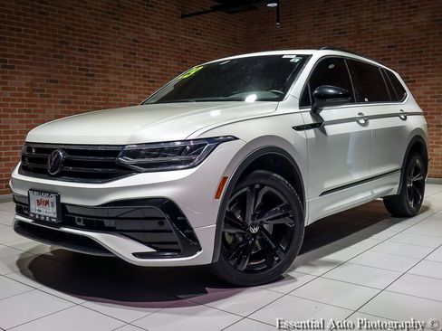 Used 2023 Volkswagen Tiguan SE R-Line AWD/4WD image 2