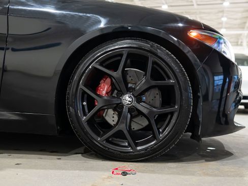 Used 2020 Alfa Romeo Giulia w/ Nero Edizione RWD image 9