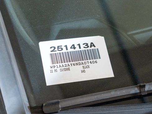 Certified 2022 Porsche Cayenne AWD/4WD image 29