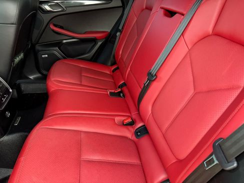 Used 2020 Porsche Macan AWD/4WD image 10