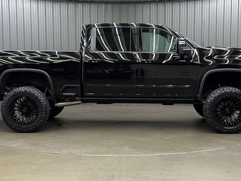 Used 2026 Chevrolet Silverado 2500 High Country w/ High Country Premium Package AWD/4WD image 6