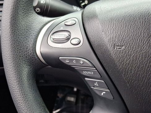 Used 2020 Nissan Pathfinder S image 22