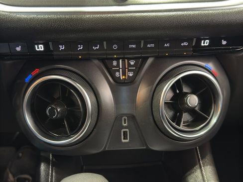 Used 2025 Chevrolet Blazer LT image 30