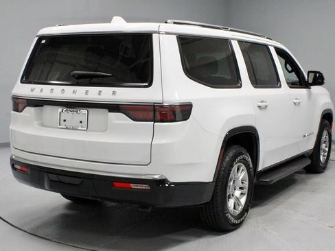 Used 2023 Jeep Wagoneer 2WD image 12