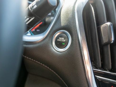 Used 2023 Chevrolet Traverse LT AWD/4WD image 27