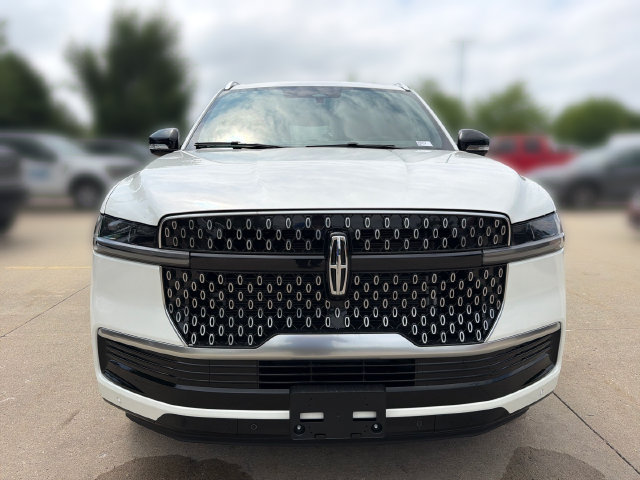 New 2026 Lincoln Navigator L Reserve AWD/4WD image 11