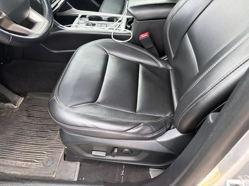 Used 2022 Ford Explorer XLT w/ Equipment Group 202A AWD/4WD image 5