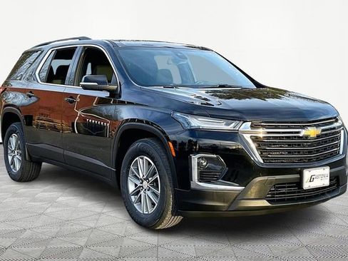Used 2023 Chevrolet Traverse LT image 1
