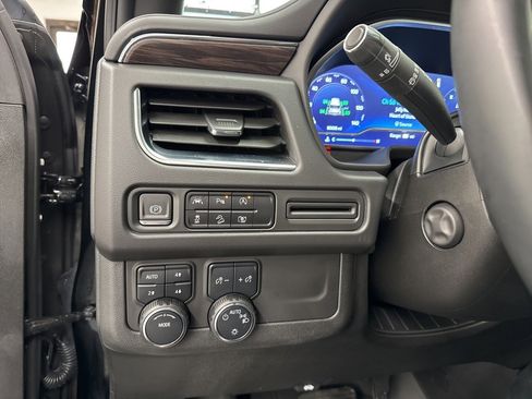 Used 2023 Chevrolet Tahoe Z71 w/ Luxury Package image 41