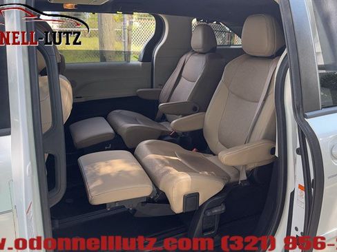 Used 2022 Toyota Sienna Limited FWD image 12