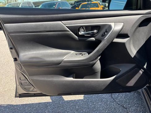 Used 2015 Nissan Altima 2.5 S w/ Sport Value Package image 8