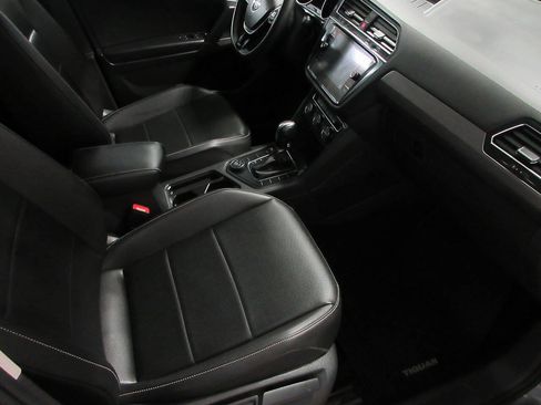 Used 2021 Volkswagen Tiguan SE AWD/4WD image 9