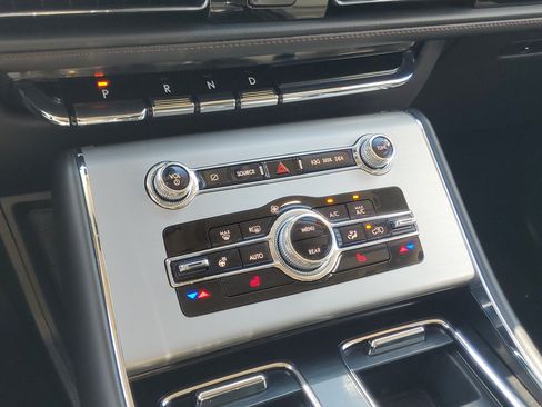 Certified 2024 Lincoln Aviator AWD w/ Premium Package image 18