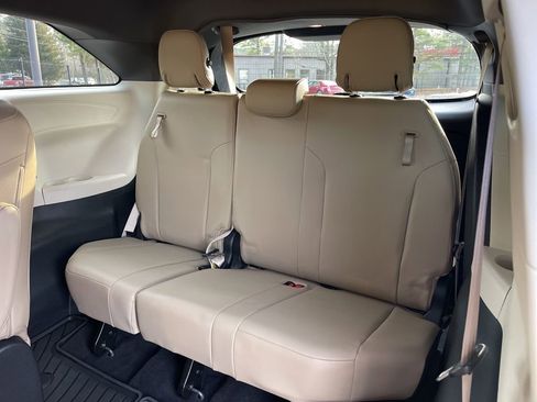 Used 2021 Toyota Sienna XLE image 20