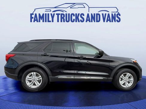 Used 2022 Ford Explorer XLT w/ Equipment Group 202A image 6