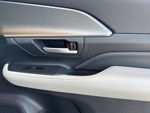 Certified 2024 Toyota Grand Highlander AWD image 23