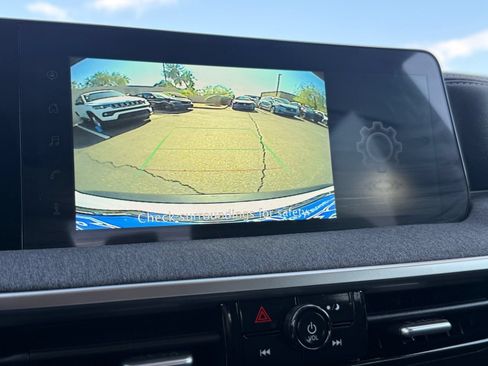 Used 2025 Nissan Kicks SV FWD image 22