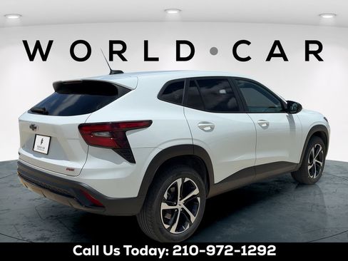 Used 2025 Chevrolet Trax RS w/ Driver Confidence Package FWD image 7