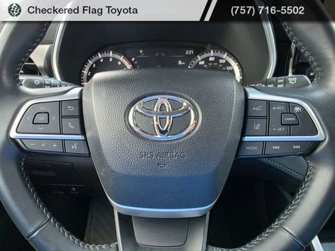 Used 2023 Toyota Highlander XLE FWD image 15