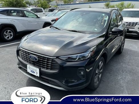 Used 2025 Ford Escape Platinum AWD/4WD image 1