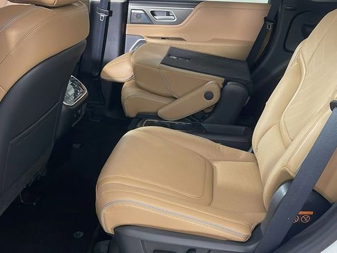 New 2025 INFINITI QX80 Luxe image 12