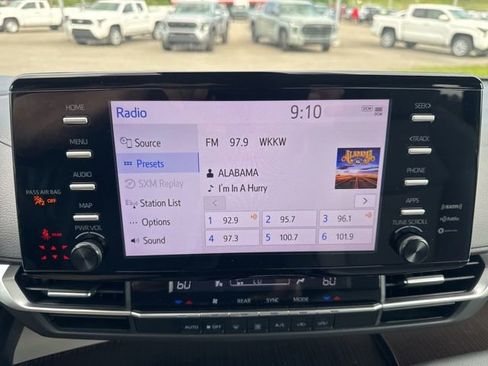Used 2023 Toyota Sienna LE FWD image 14