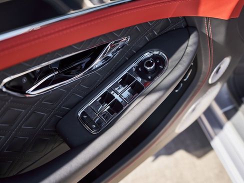 Used 2023 Bentley Continental GT Azure image 27