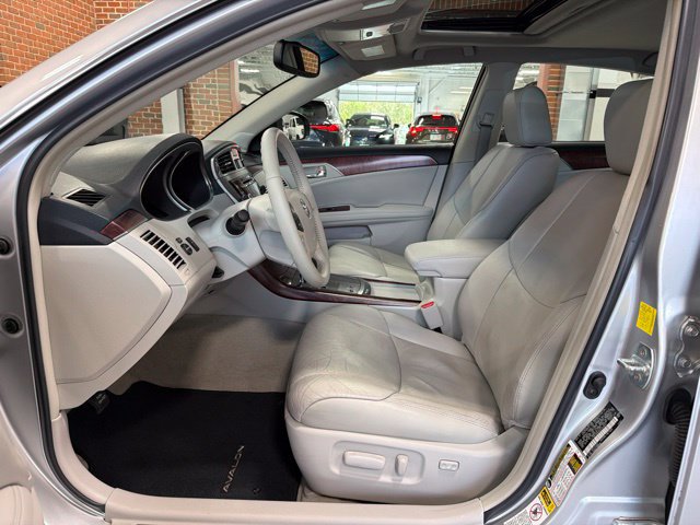 Used 2011 Toyota Avalon FWD image 12