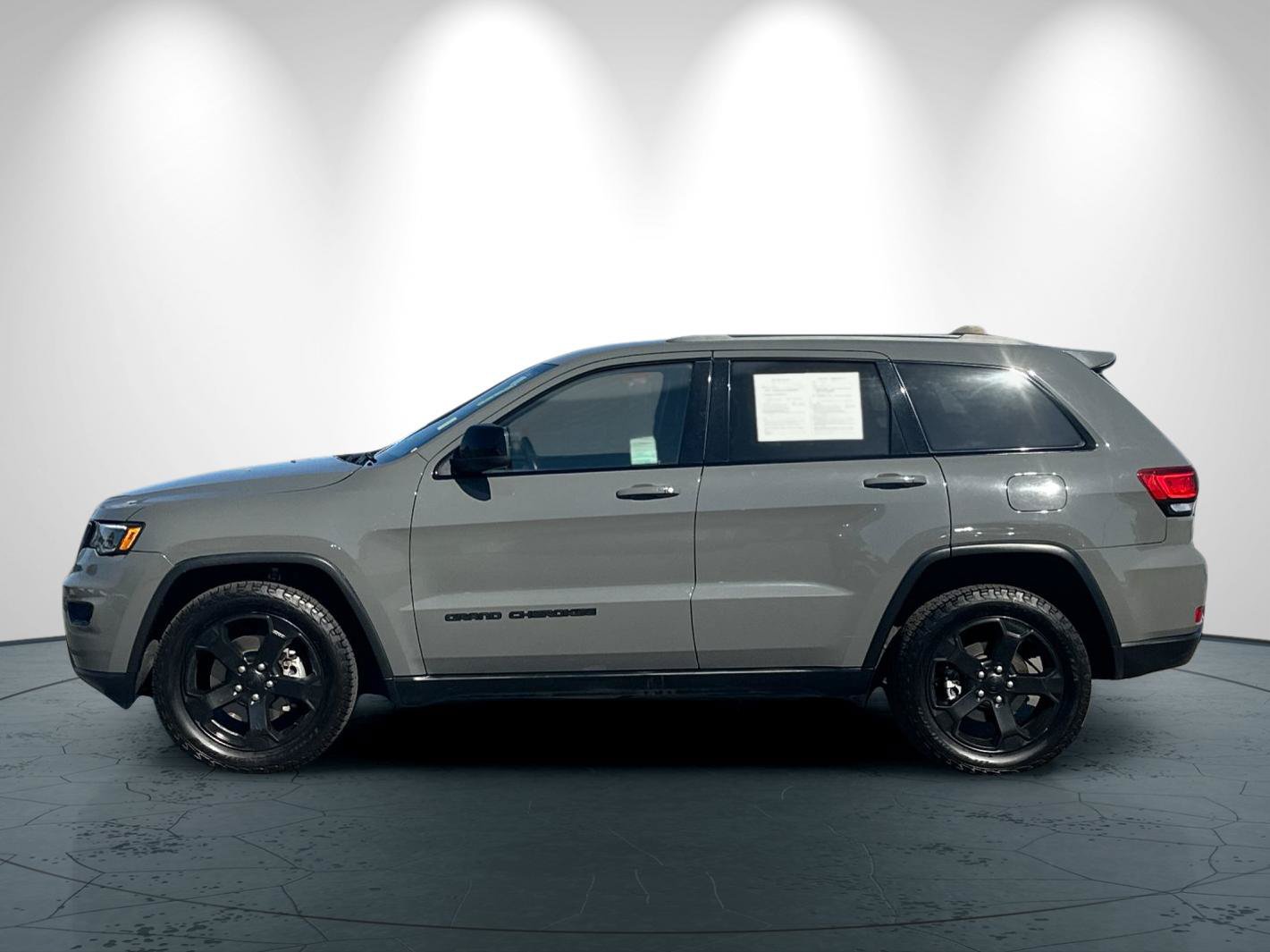Used 2021 Jeep Grand Cherokee Freedom Edition AWD/4WD image 7