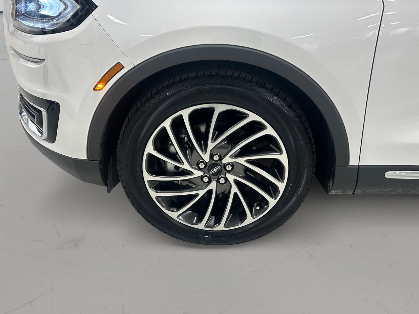 Used 2020 Lincoln Nautilus Reserve w/ Cargo Utility Package FWD image 9