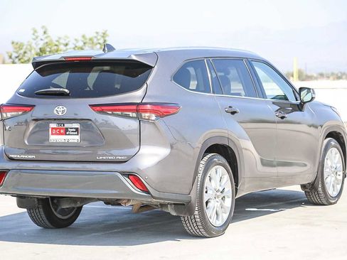 Certified 2022 Toyota Highlander Limited image 6