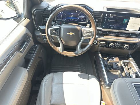 Used 2022 Chevrolet Silverado 1500 LTZ w/ LTZ Convenience Package II AWD/4WD image 17