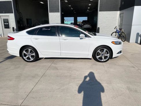 Used 2015 Ford Fusion SE image 2
