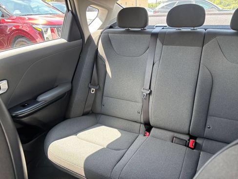 Used 2025 Kia K4 FWD image 33