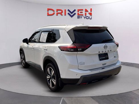Used 2025 Nissan Rogue SL w/ SL Premium Package FWD image 36