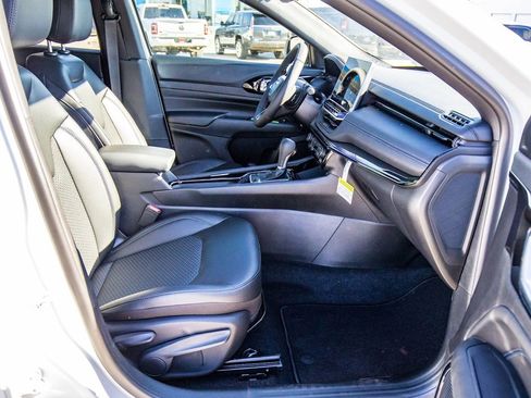 New 2026 Jeep Compass Latitude AWD/4WD image 12
