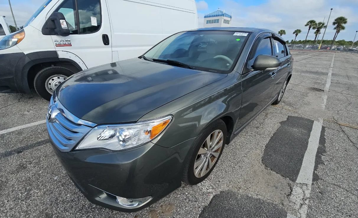 Used 2011 Toyota Avalon Limited FWD image 1