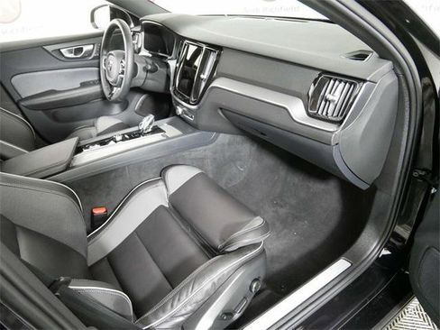 Used 2024 Volvo S60 B5 Plus image 10