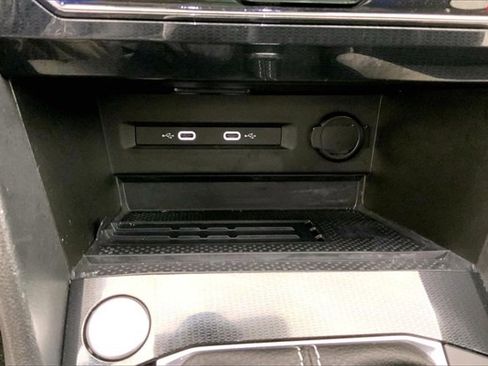 Used 2025 Volkswagen Taos SE w/ Panoramic Sunroof Package image 33