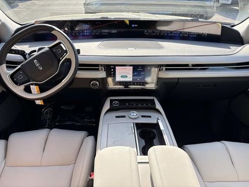 New 2026 Lincoln Navigator Reserve AWD/4WD image 16