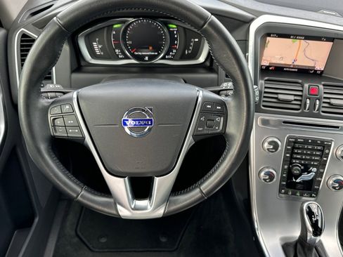 Used 2017 Volvo XC60 T5 Dynamic w/ Advanced Package image 14