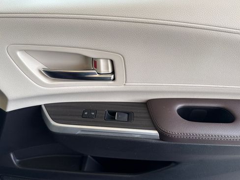 Certified 2024 Toyota Sienna Platinum image 20